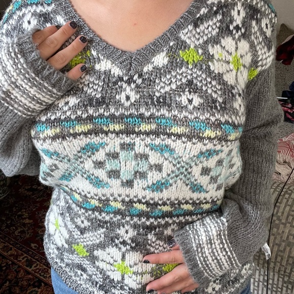 Gorgeous sweater - Picture 3 of 6
